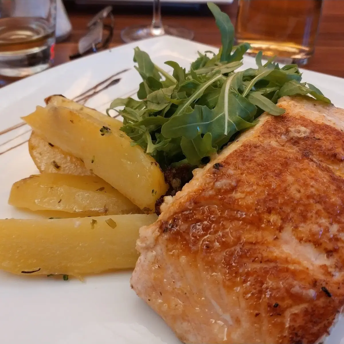 Lachs Mit Erdäpfel Spinat Und Rucola
