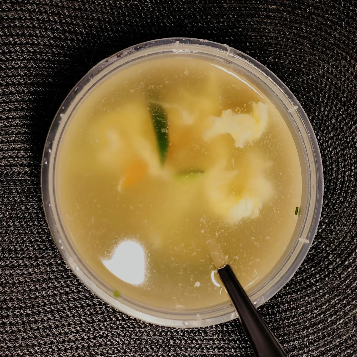 Eier-hühnersuppe