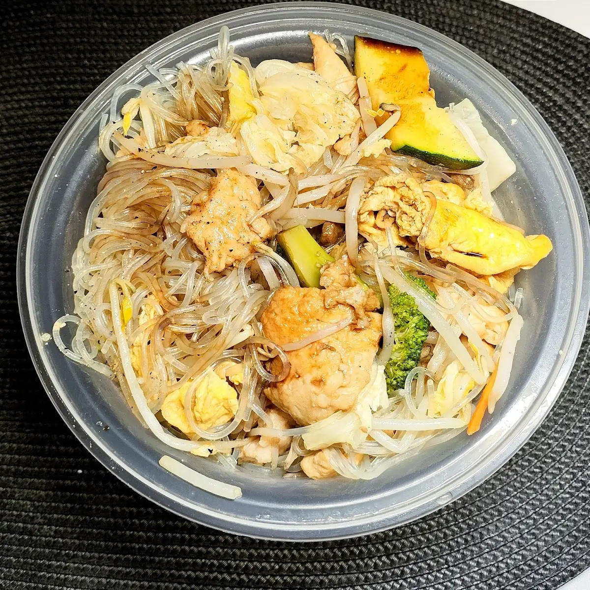 Gebratene Glasnudeln Mit Fleisch