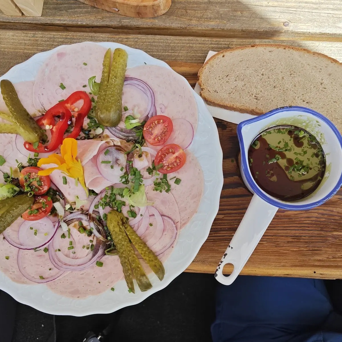 Saure Wurst Mit Bauernbrot