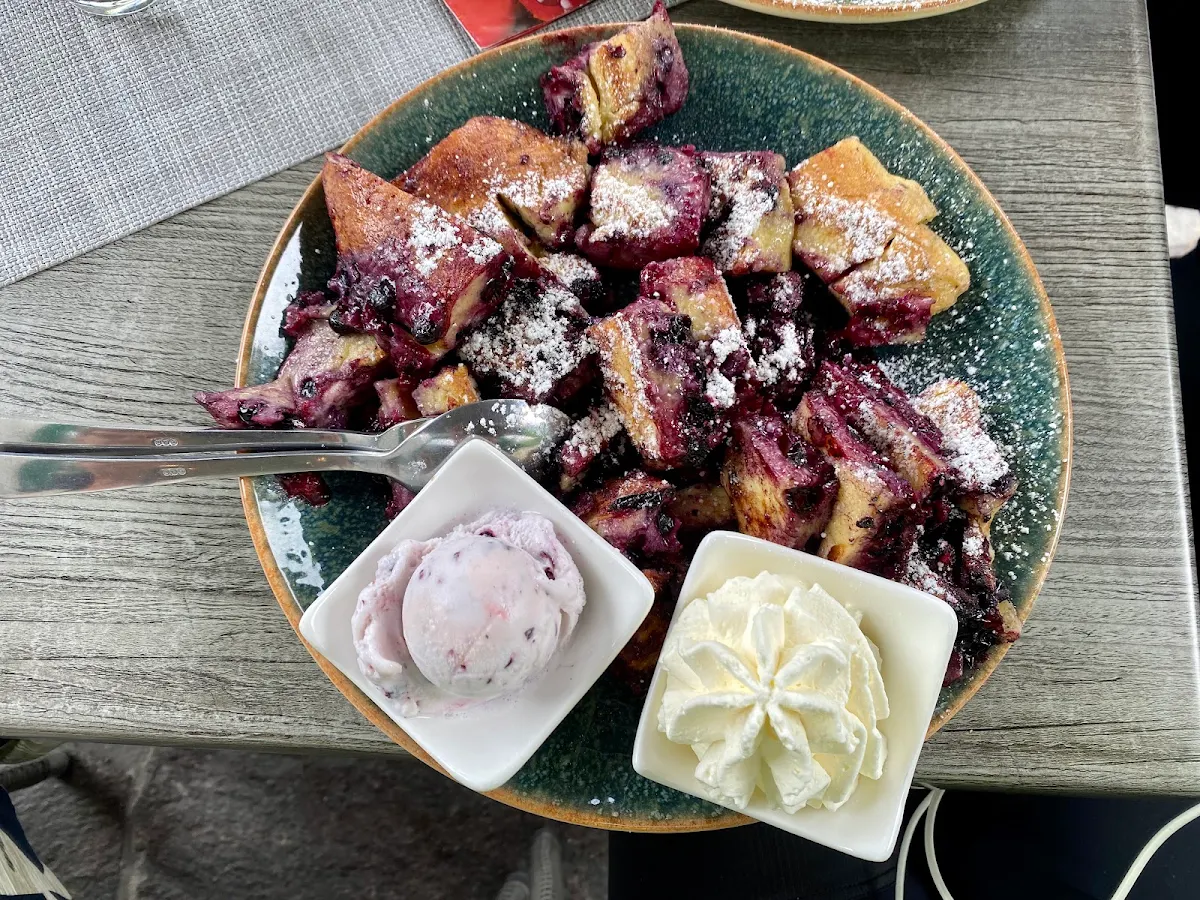 Kaiserschmarren Mit Heidelbeeren