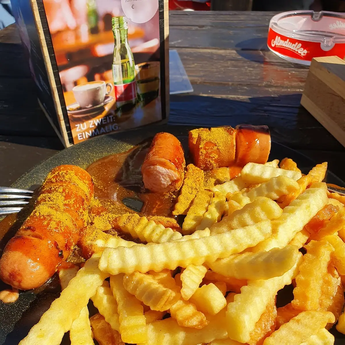 Currywurst Mit Pommes Frites