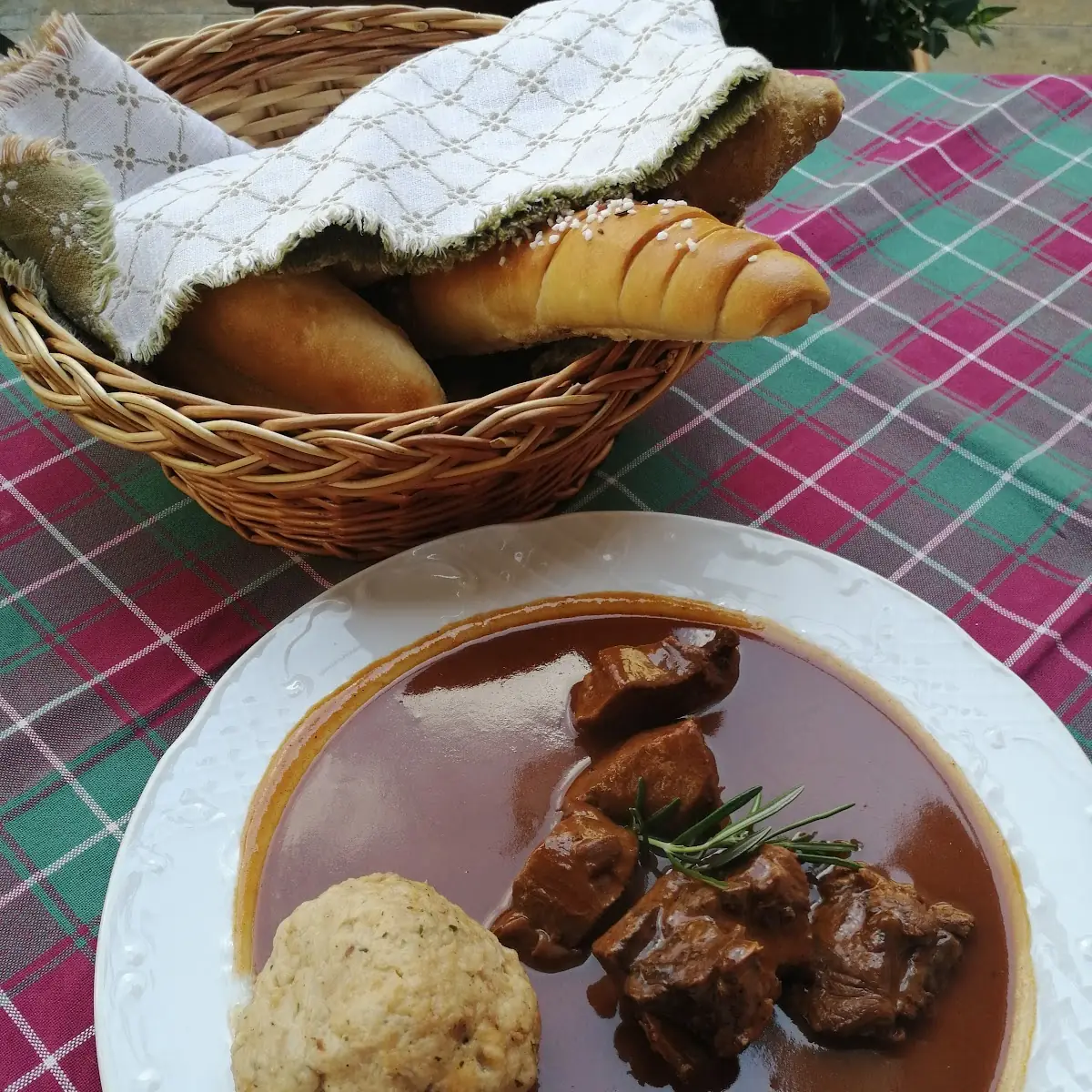 Hirschgulasch