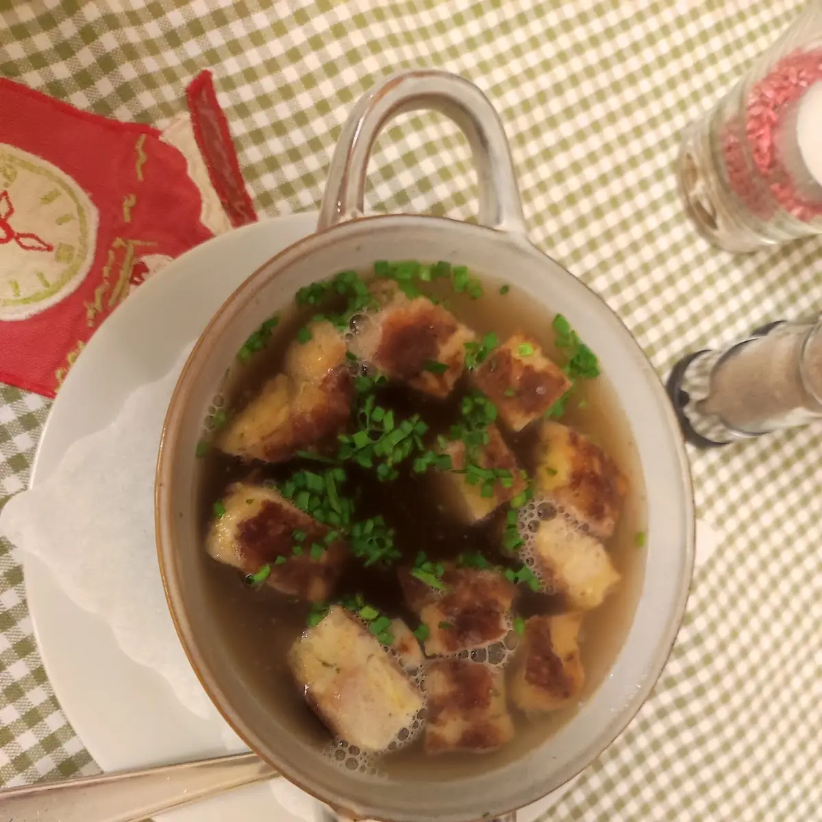 Klare Suppe Mit Fleischstrudel