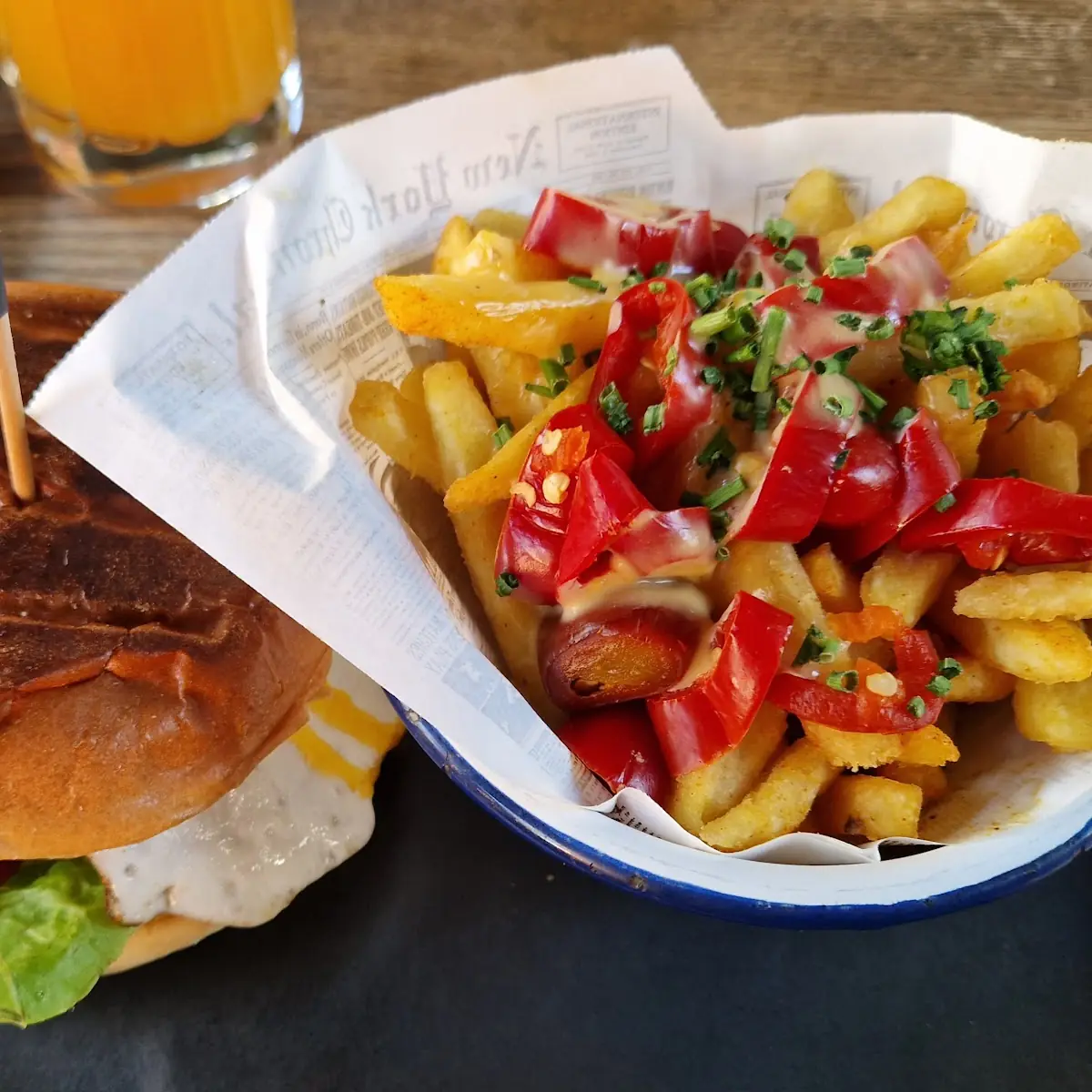 Burning Man Und Chili Cheese Pommes Frites