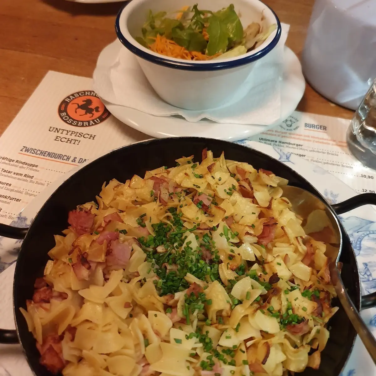 Schinkenfleckerl In Der Pfanne Mit Salat