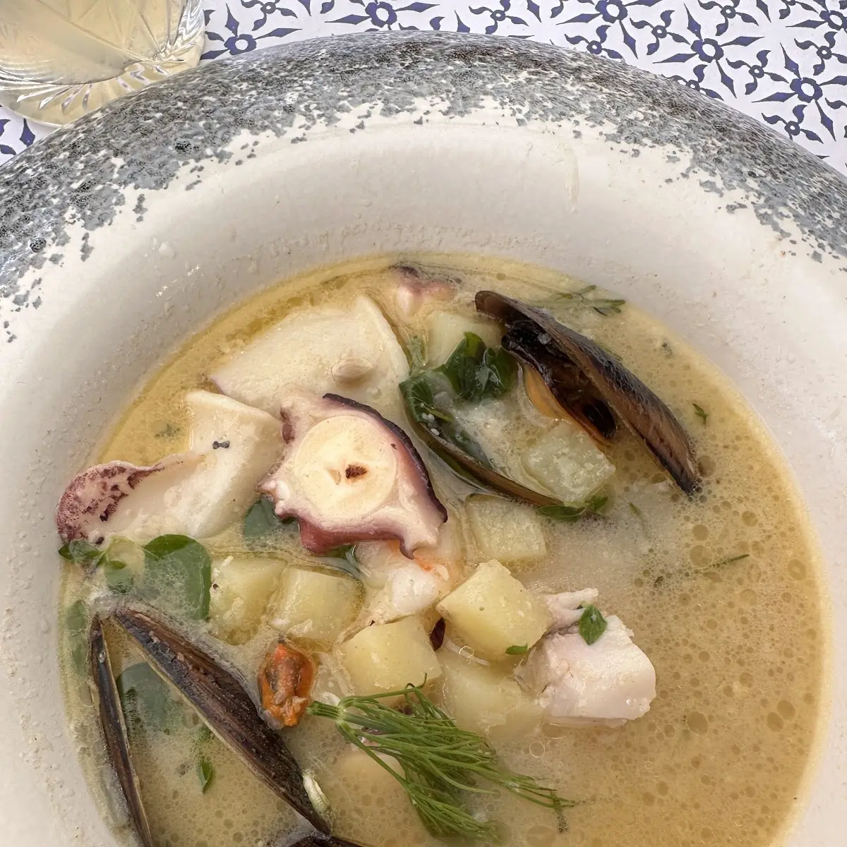 Cremige Meeresfrüchtesuppe