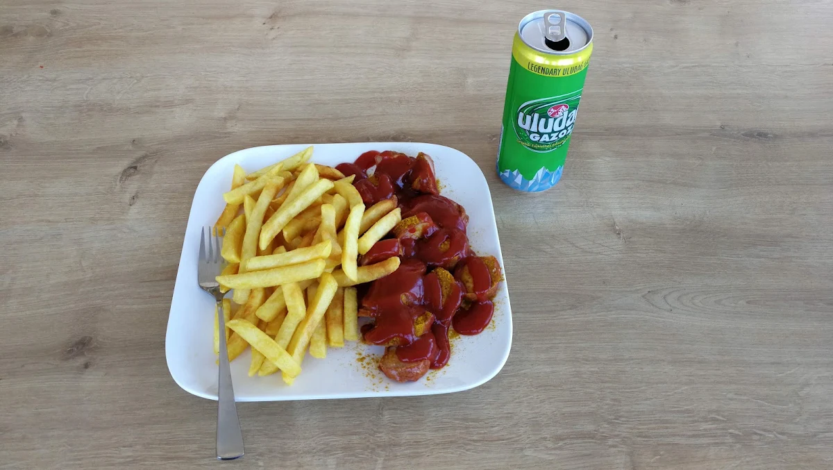 Currywurst Menü