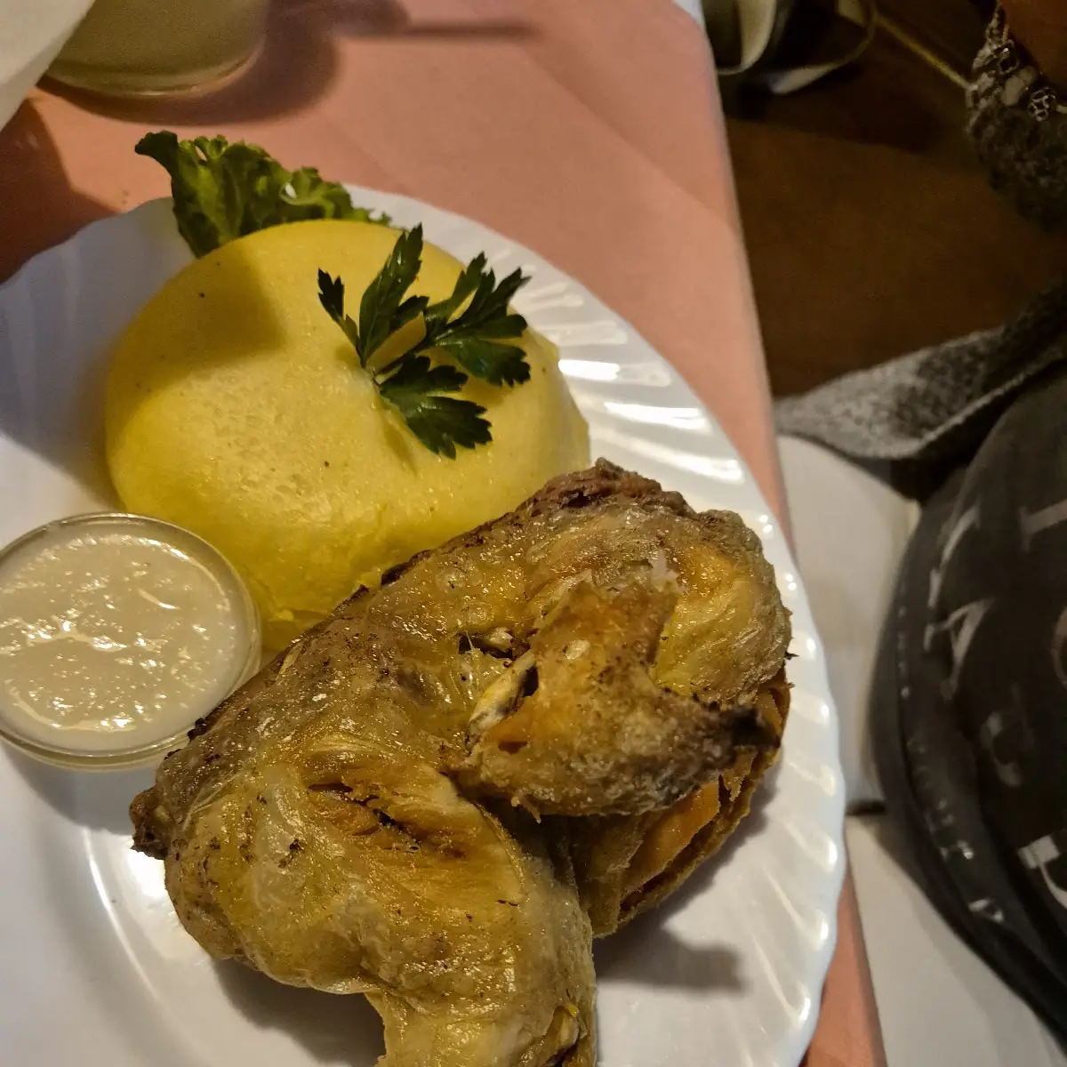 Pui Cu Mămăligă Și Usturoi