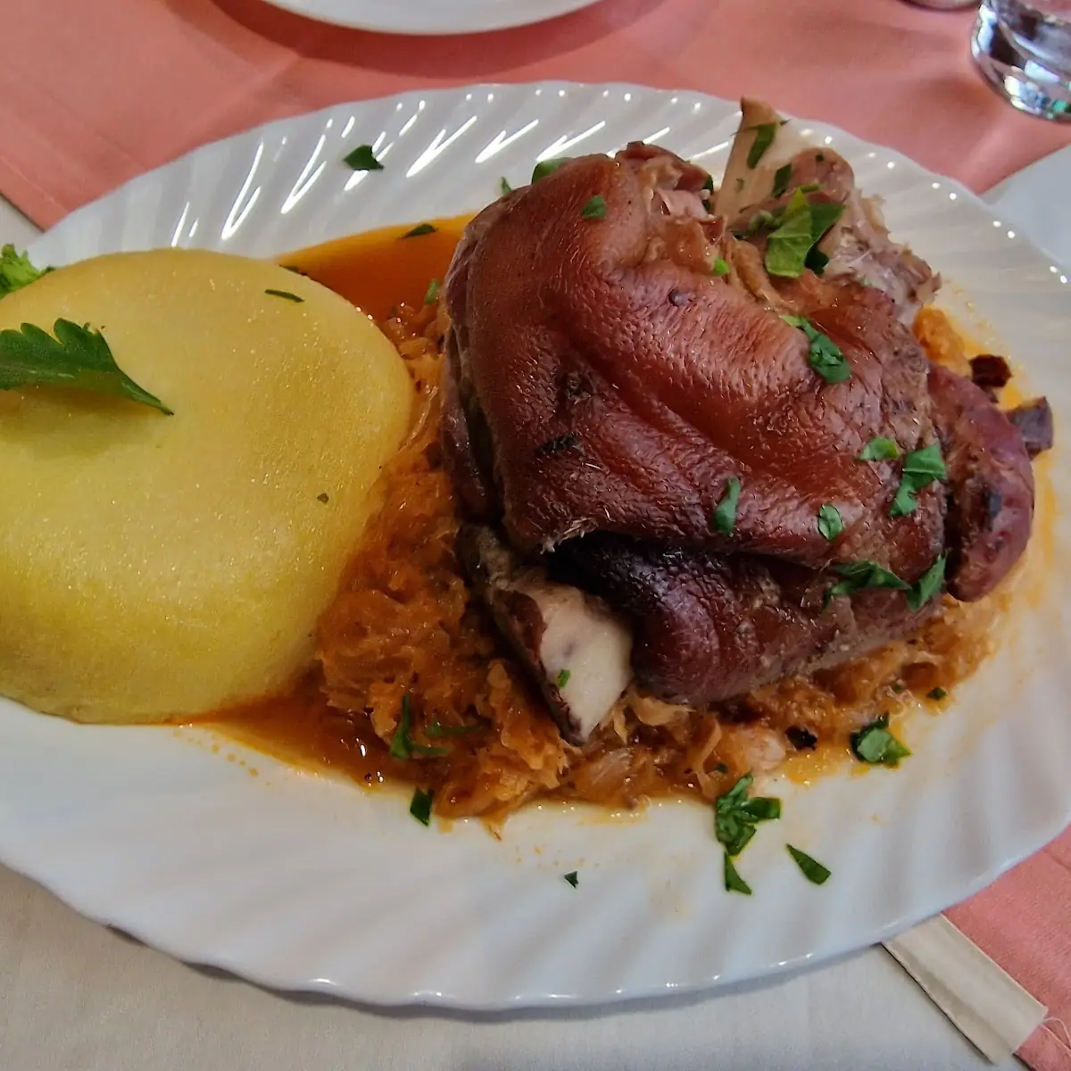 Varza Calita Cu Ciolan Carnati Costita - O