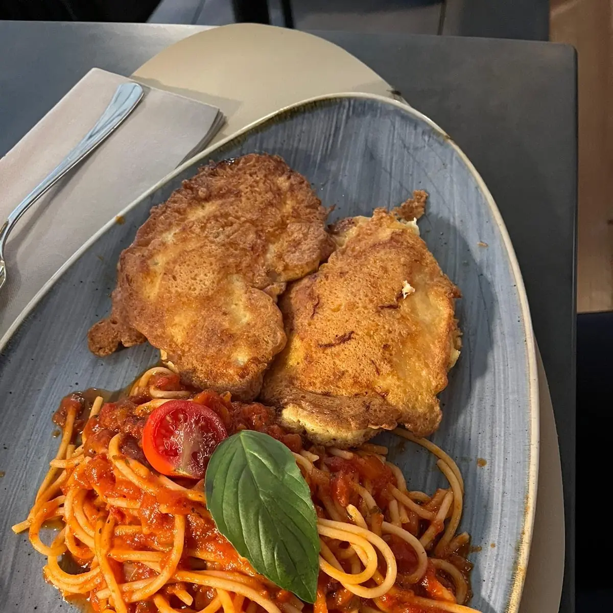 Mailänder Schnitzel Mit Tomatenspaghetti