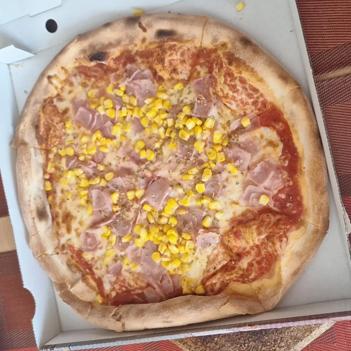 Schinken Mais Pizza