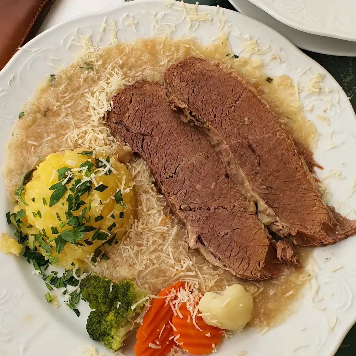Rindfleisch Gekocht Mit Kartoffel Und Semmelkren