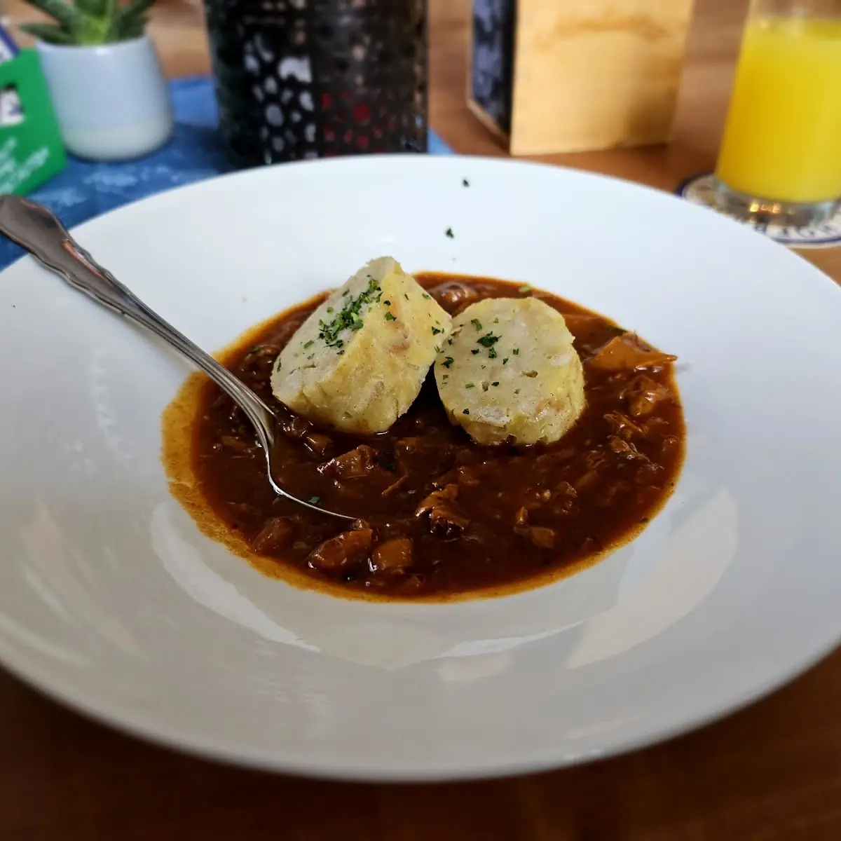 Eierschwammerlgulasch