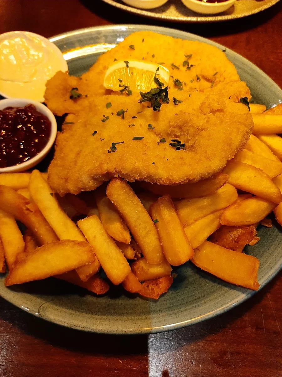 Wiener Schnitzel Mit Pommes