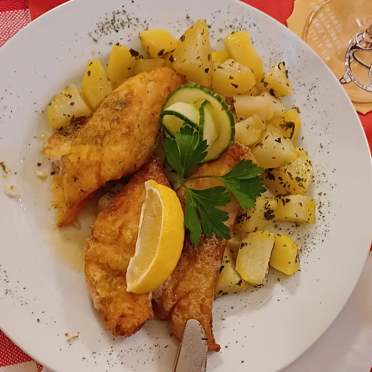 Geb Hühnerstreifen Mit Kartoffelchips