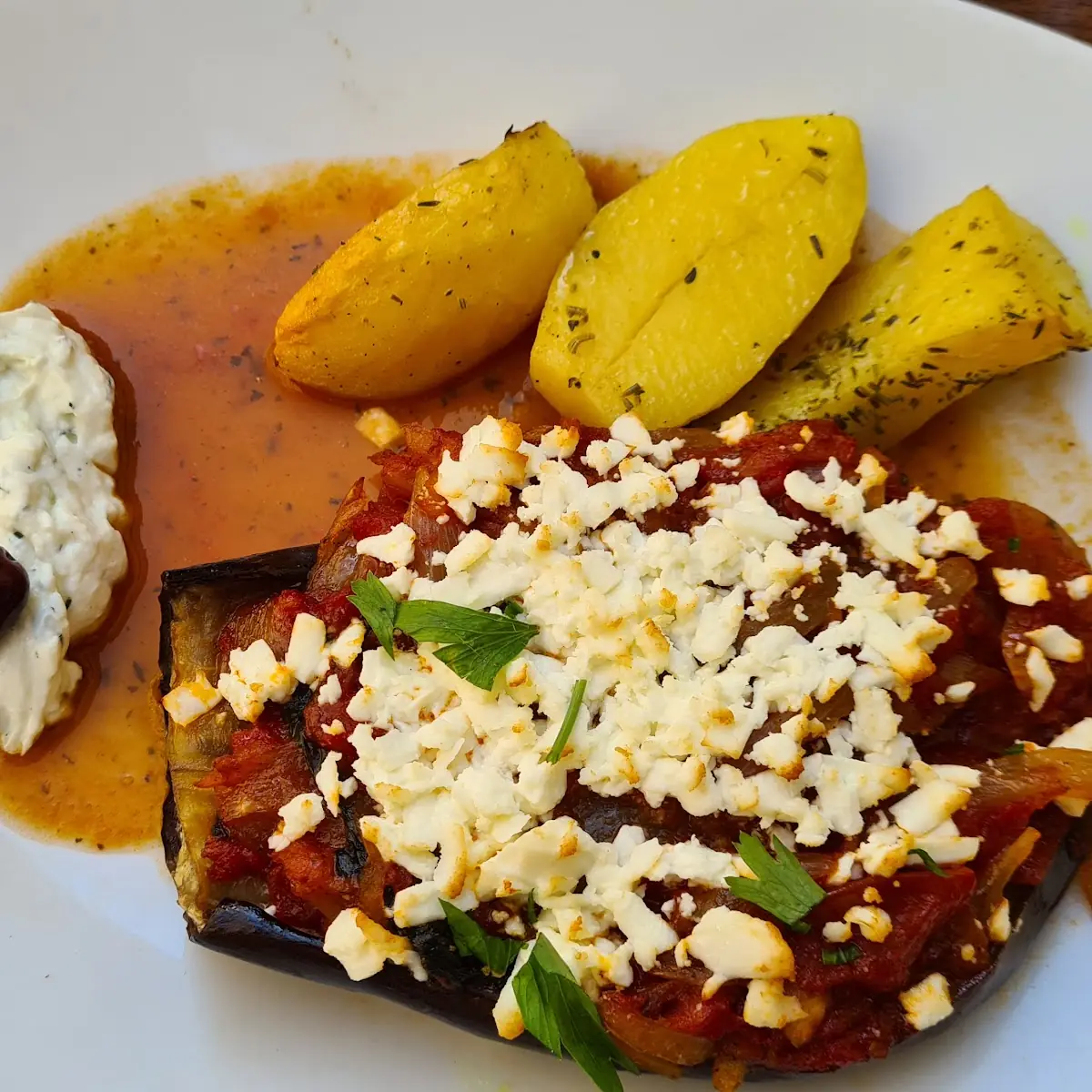Melanzani Mit Gemüse & Käse Überbacken