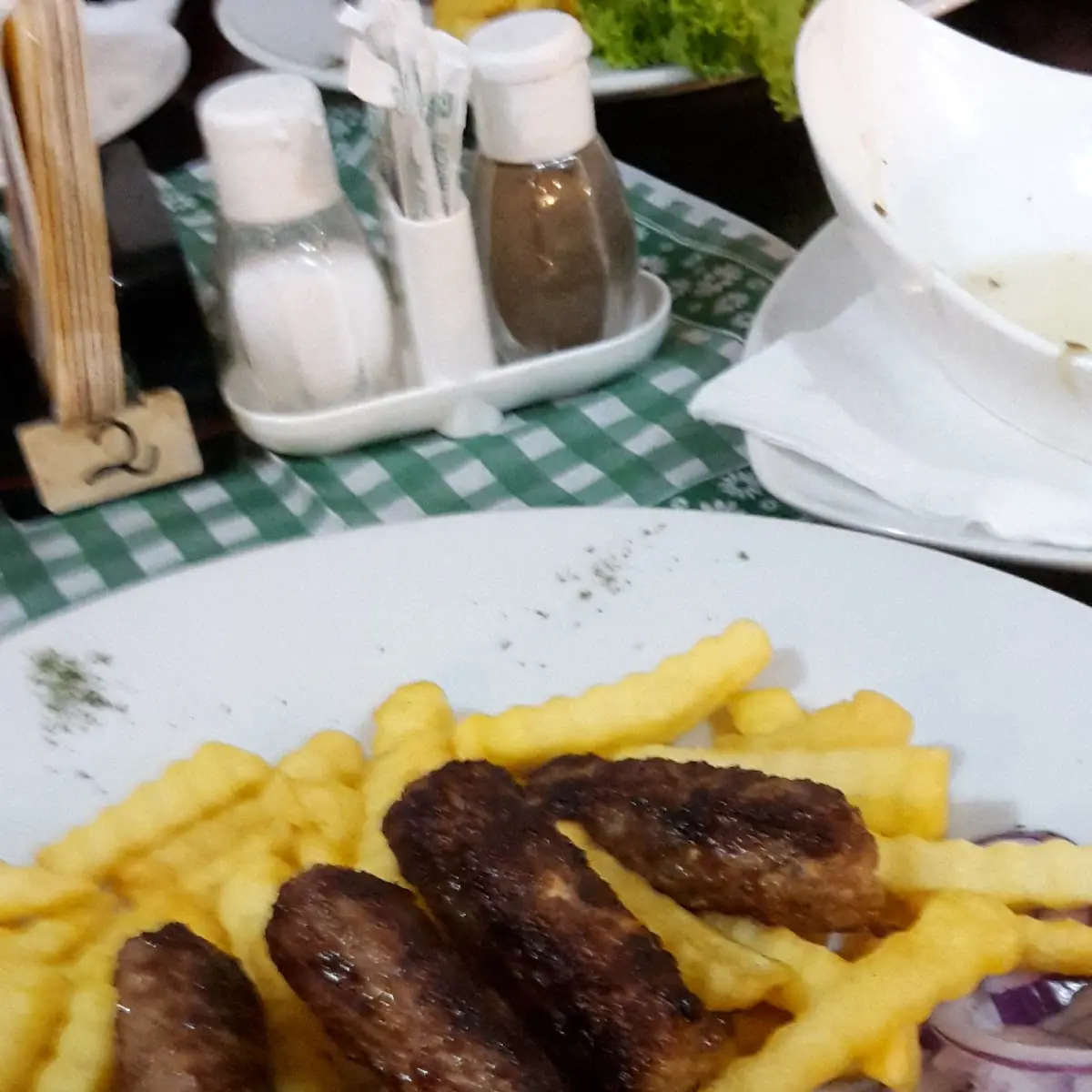 Cevapcici Mit Pommes Frites