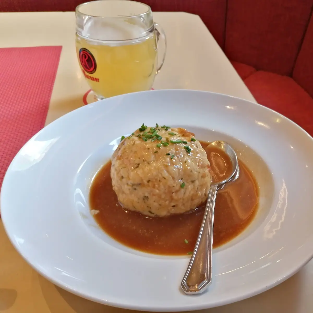 Knödel Mit Soße
