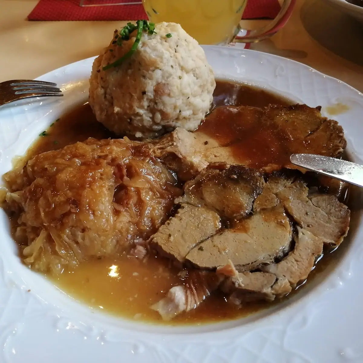Knödel Und Schweinebraten