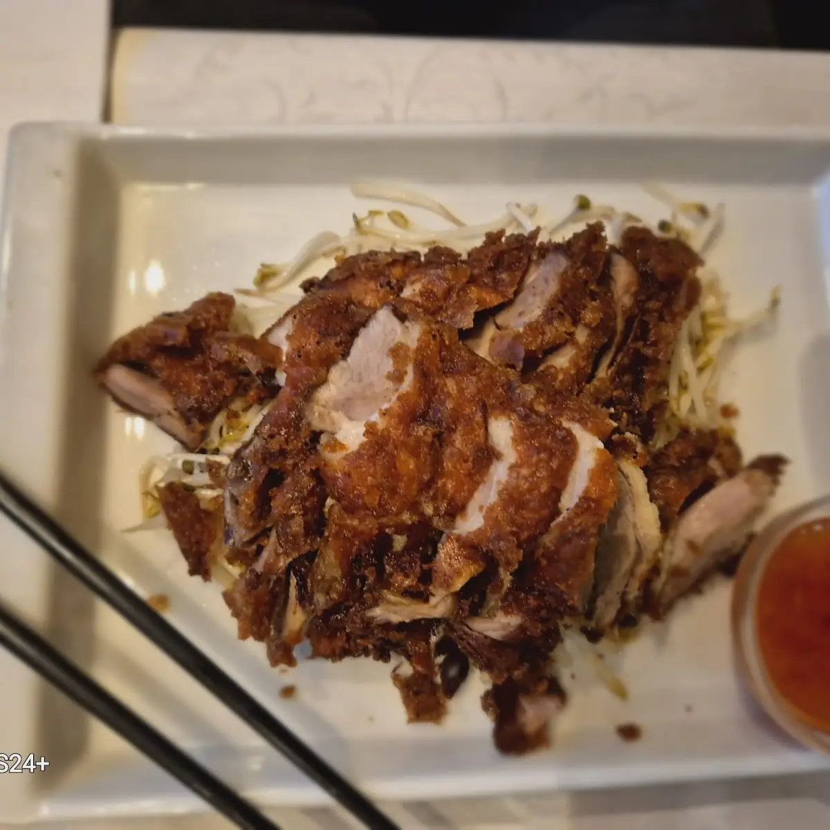 Gebratene Udon mit Hühnerfleisch
