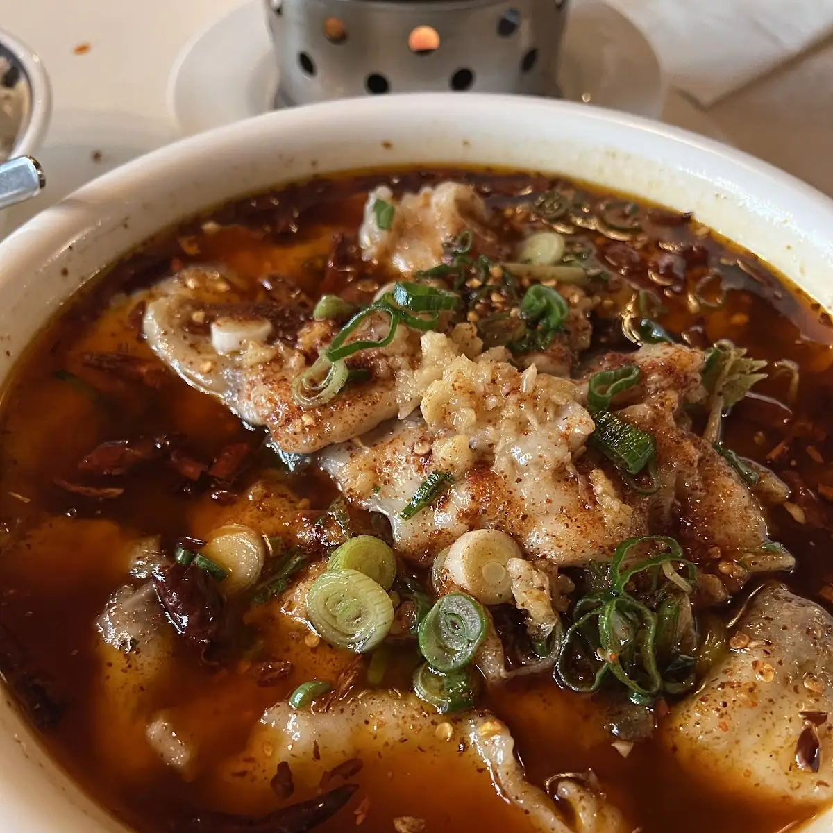 Gekochte Schweineinnereien mit Gemüse in Chiliöl