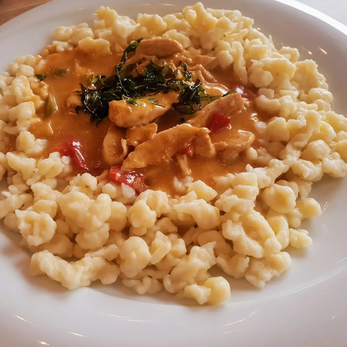Spätzle Mit Huhn Und Paprikarahmsauce