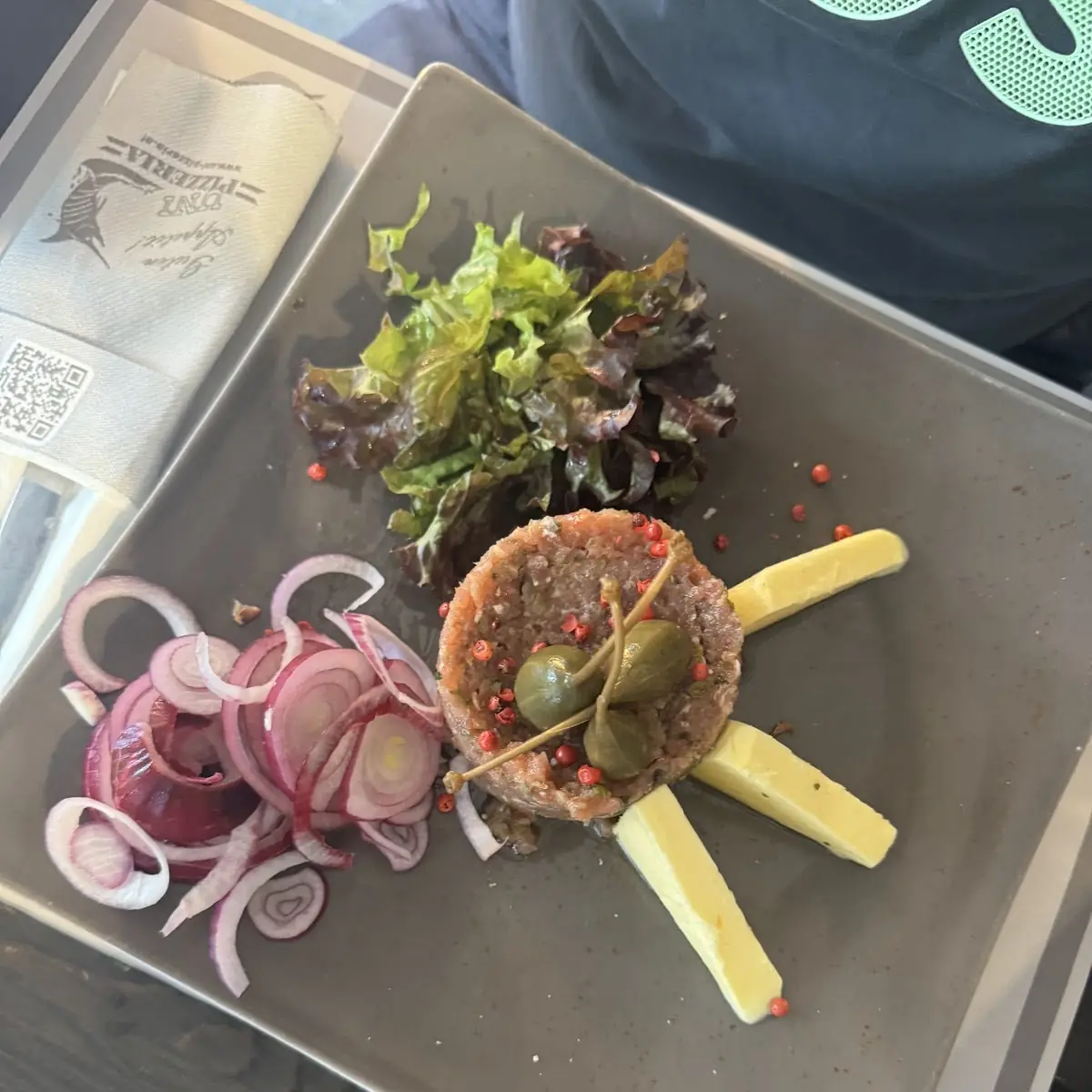 Beef Tartare Mit Toastbrot