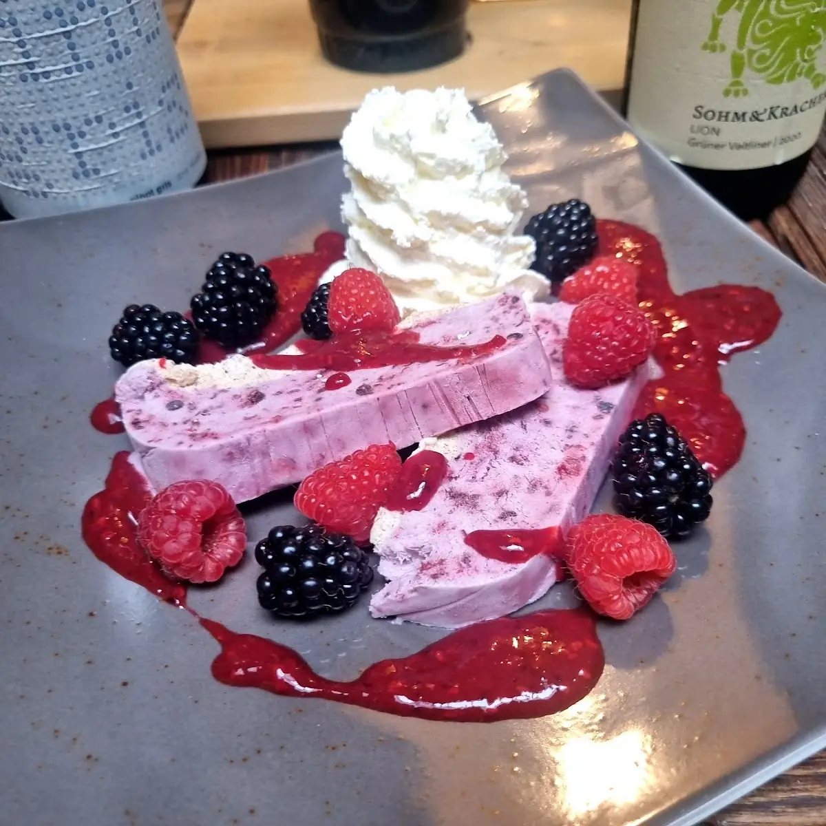 Brombeer-zimt-parfait