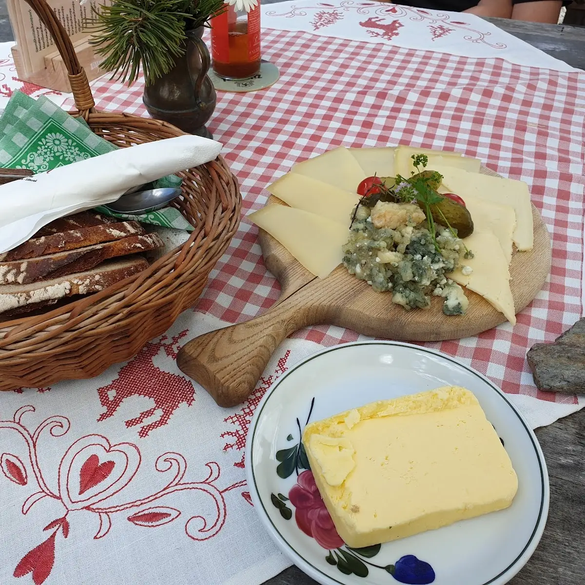 Käseplatte Mit Heubutter