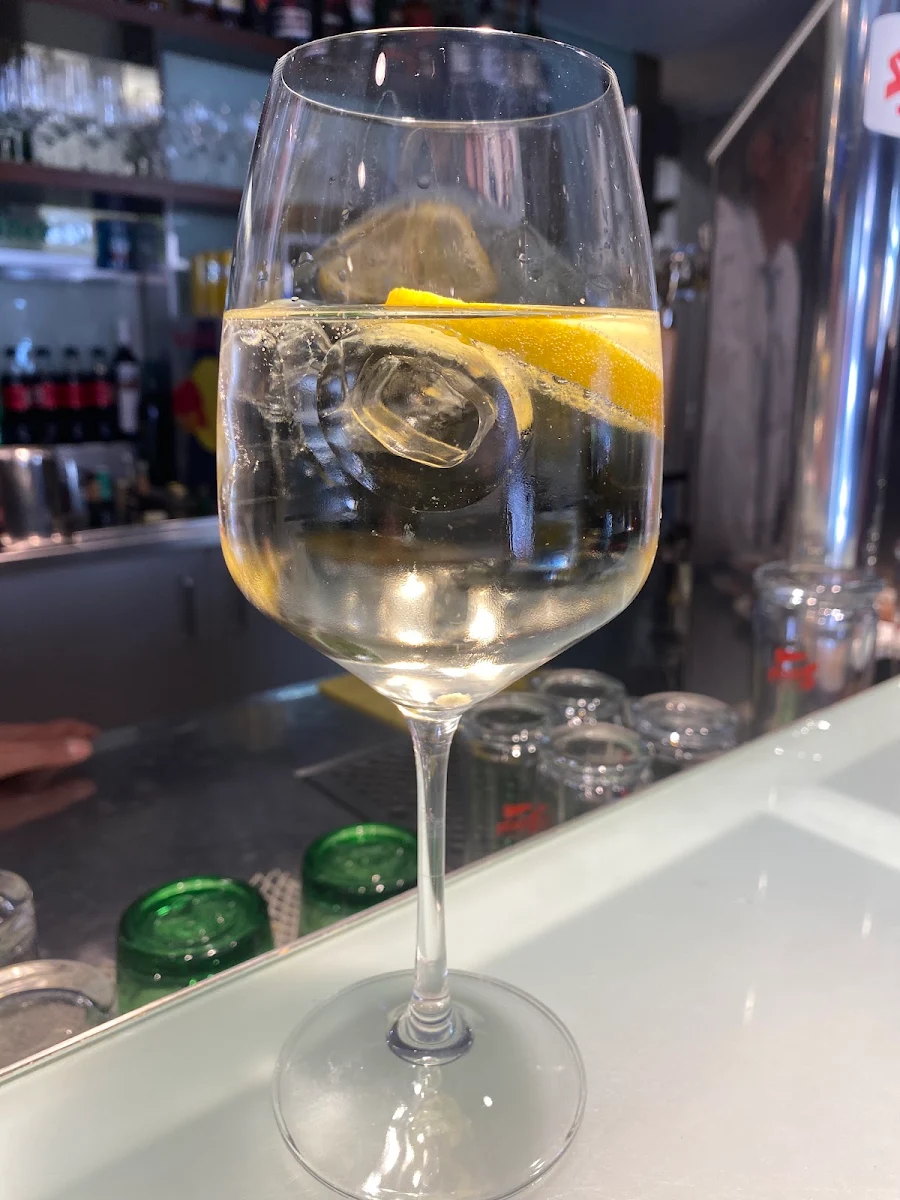 Weiß Gespritzt