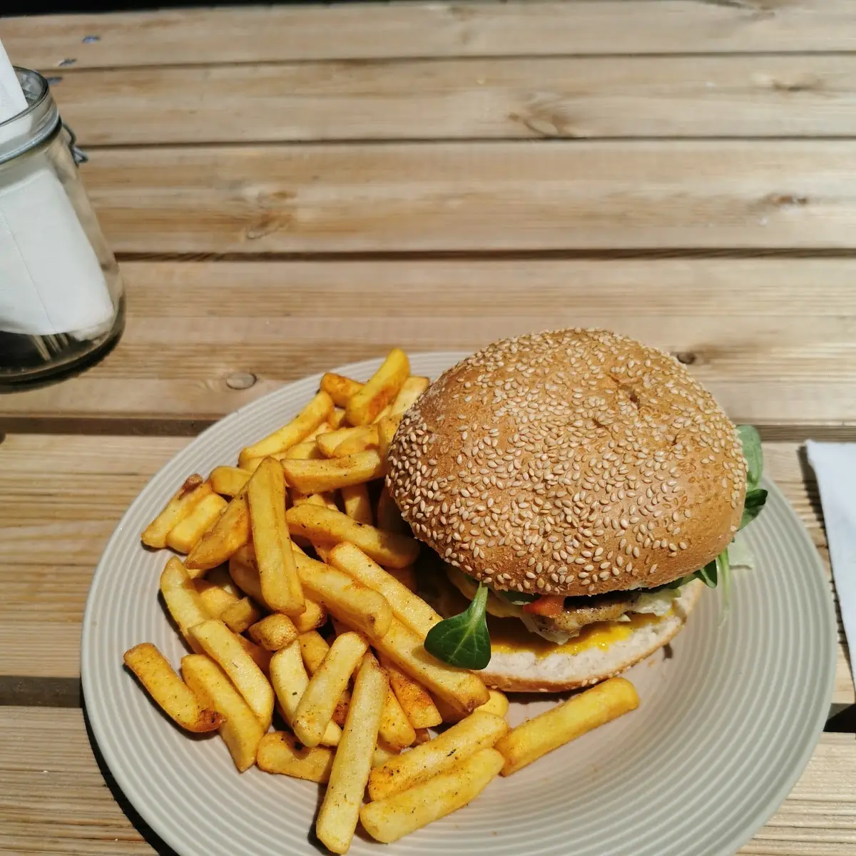 Chicken Burger Mit Pommes