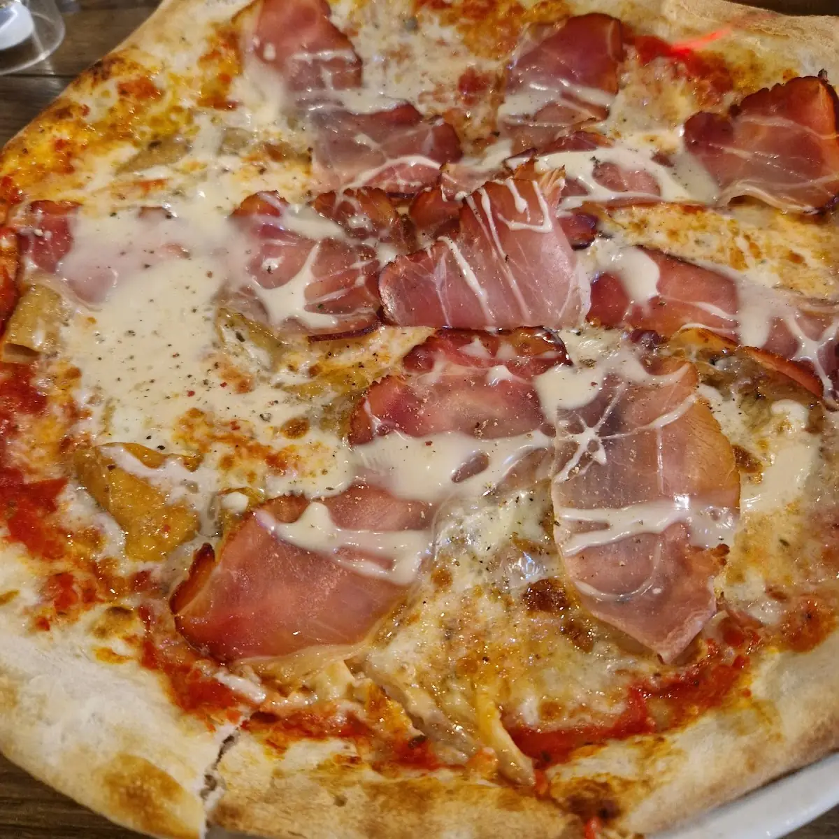 Pizza Mit Steinpilzen Und Tiroler Speck