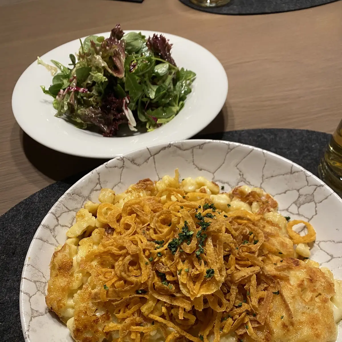 Pinzgauer Käsespätzle Mit Salat