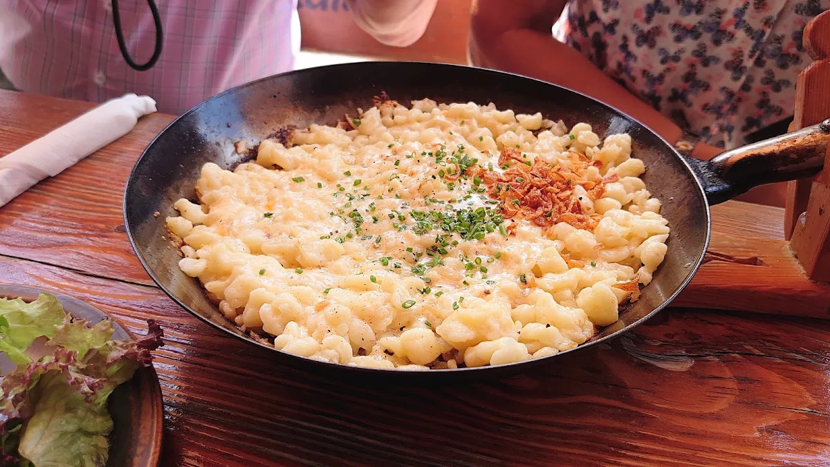 Špocli S Čebulo Spätzle Mit Zweiben