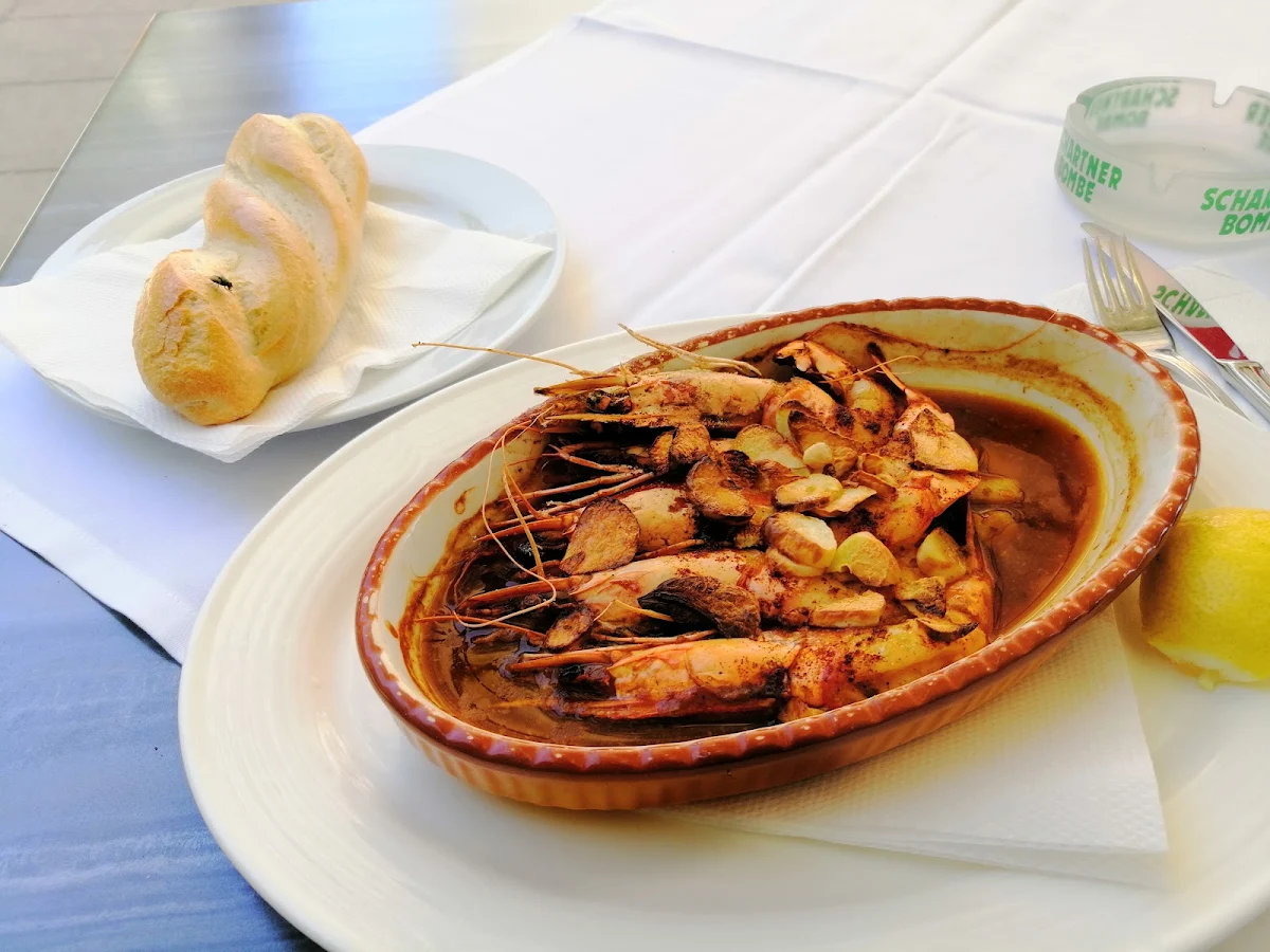 Gegrillte Scampi In Weinbrand Sauce Mit Baguette