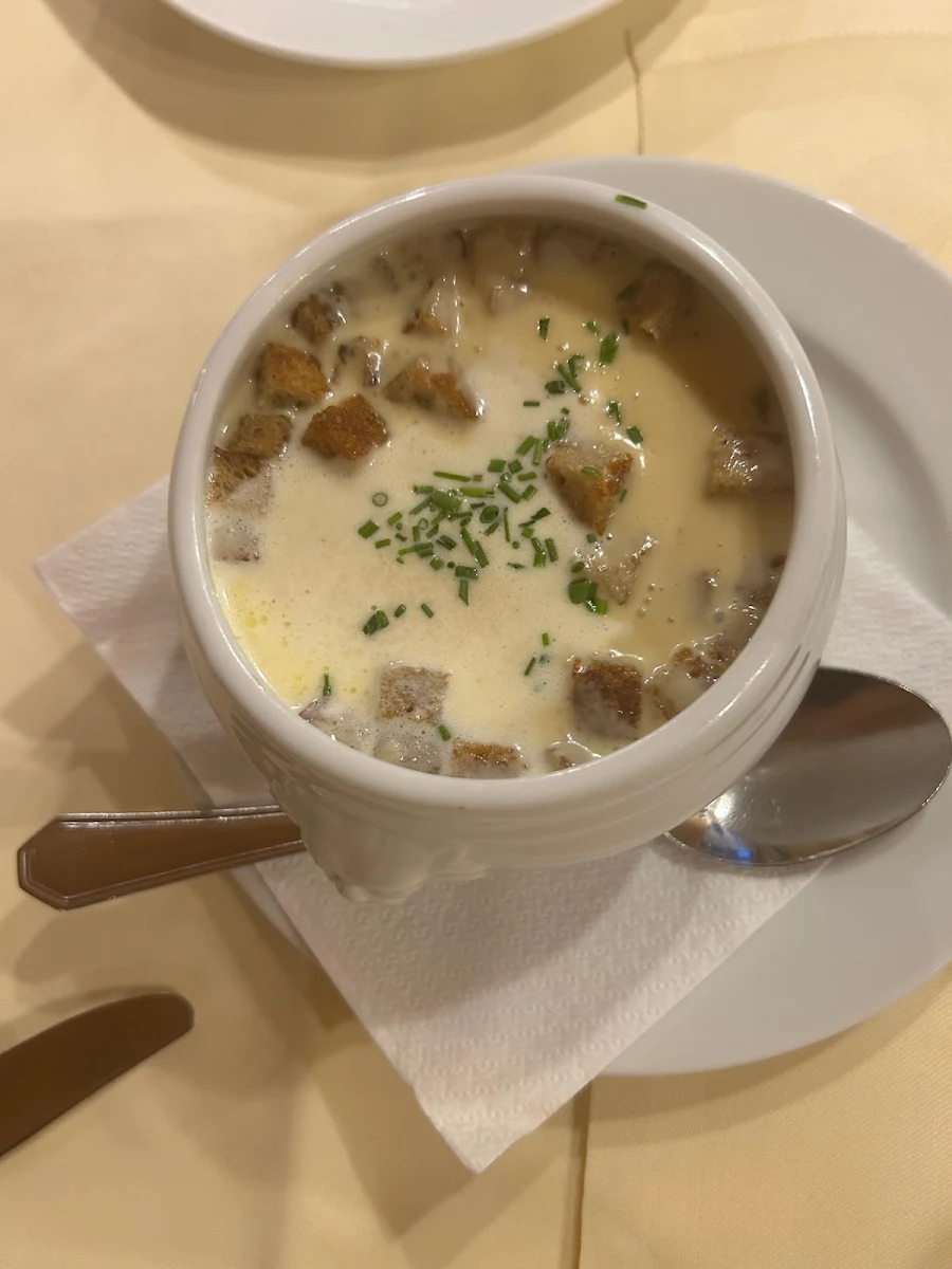 Knoblauchsuppe Mit Schwarzbrotcroutons