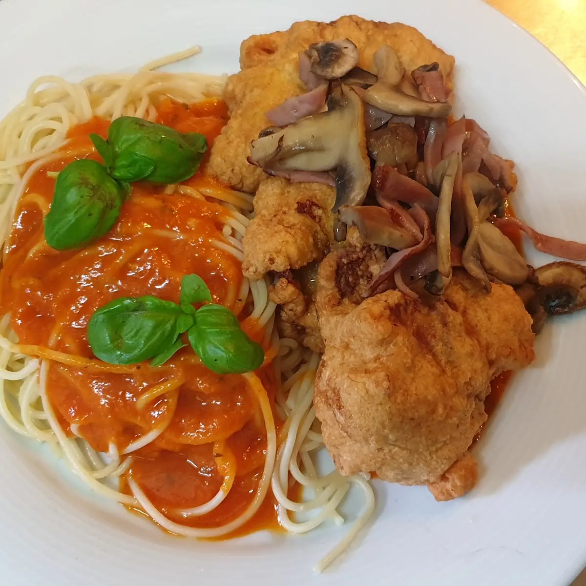 Piccata Milanese Mit Tomaten Spaghetti