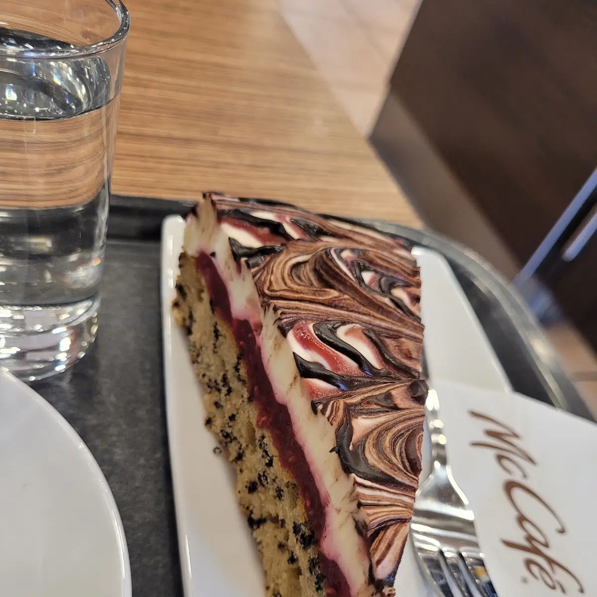 Himbeere Stracciatella Torte