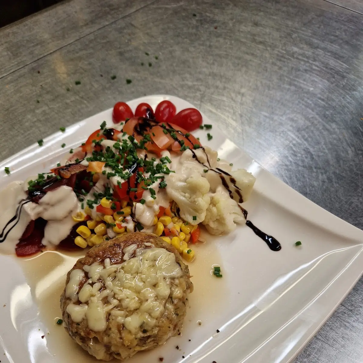 Käsepressknödel Auf Salat