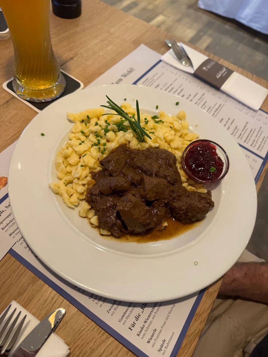 Hirschgulasch Mit Spätzle