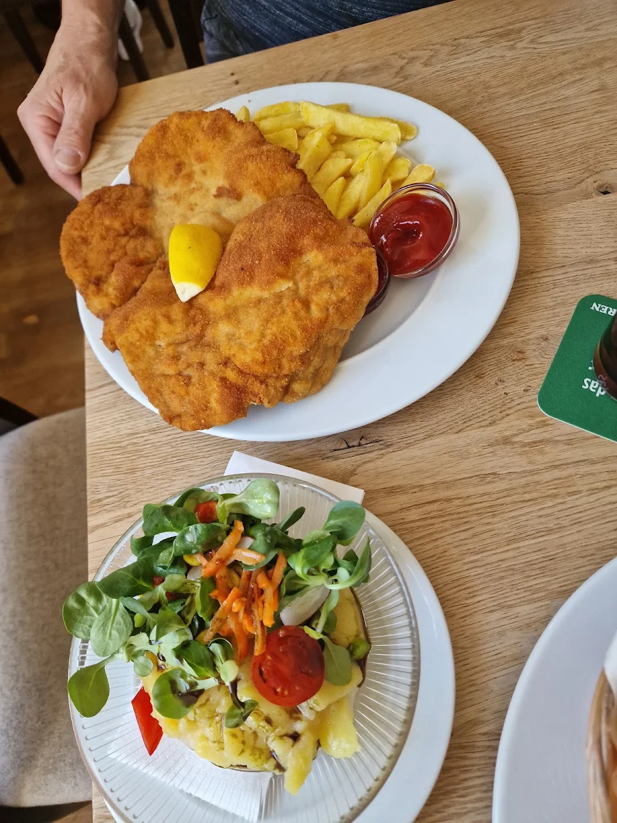 Wiener Schnitzel Mit Pommes