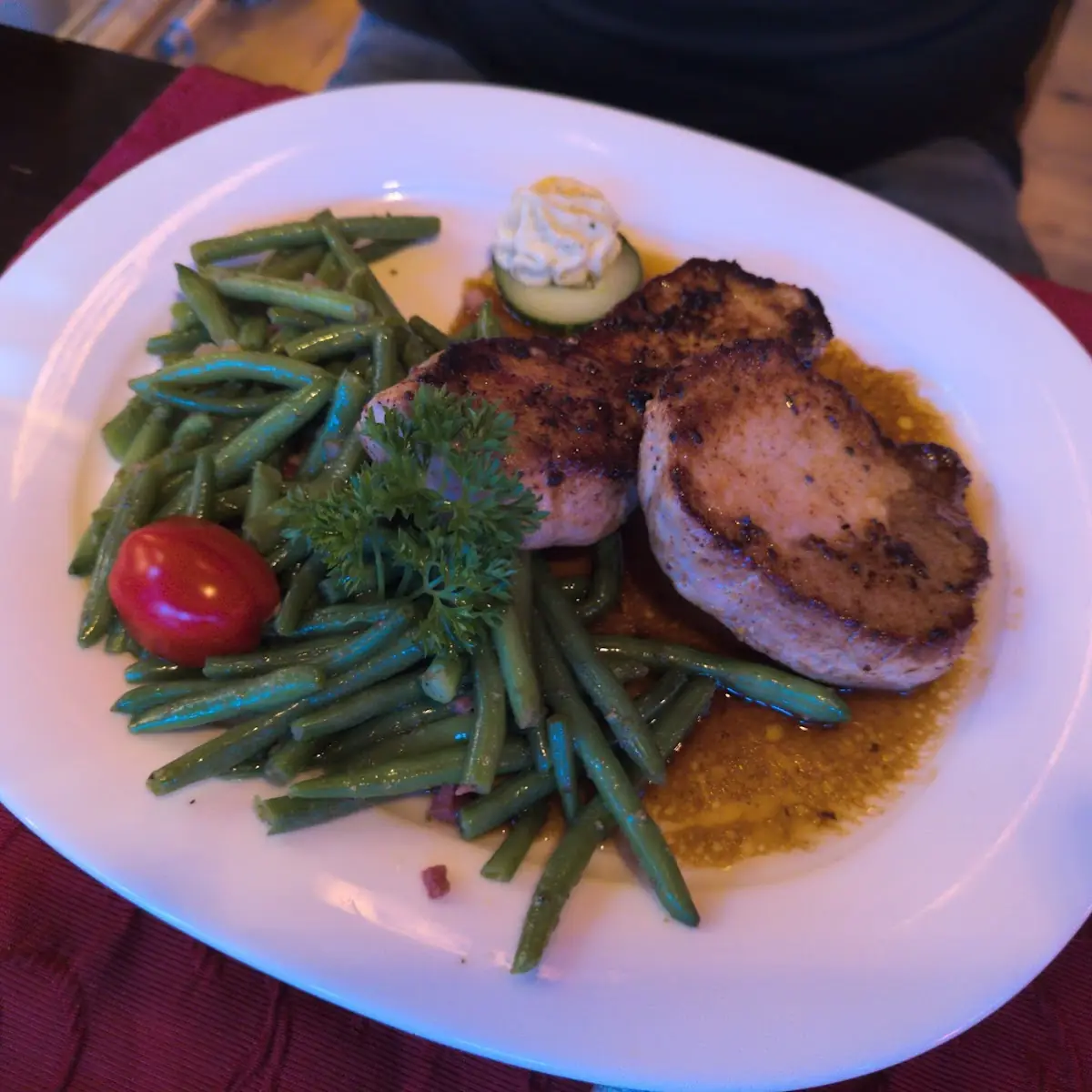 Schweinemedaillon Mit Speckbohnen