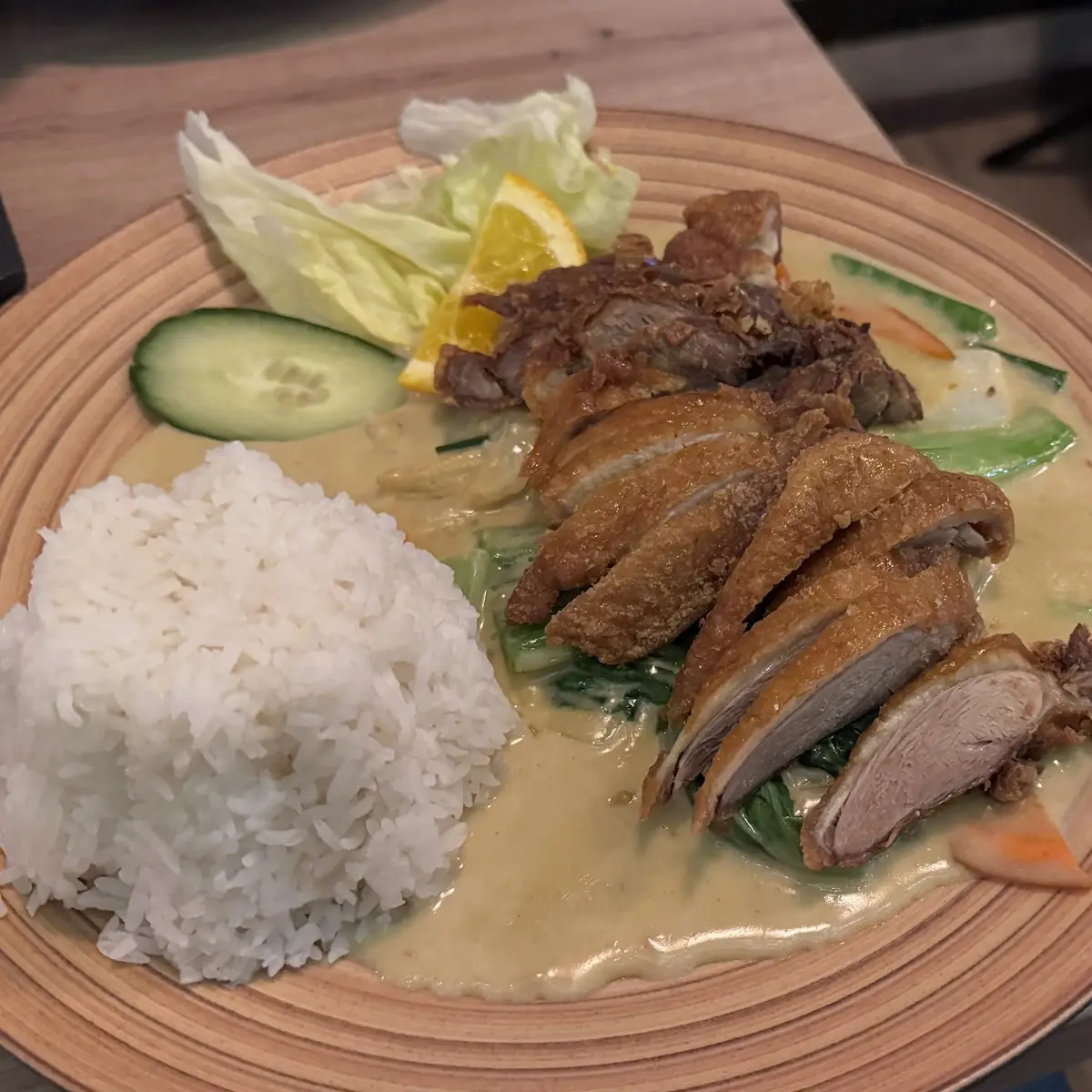 Ente Mit Erdnuss Soße Und Gemüse