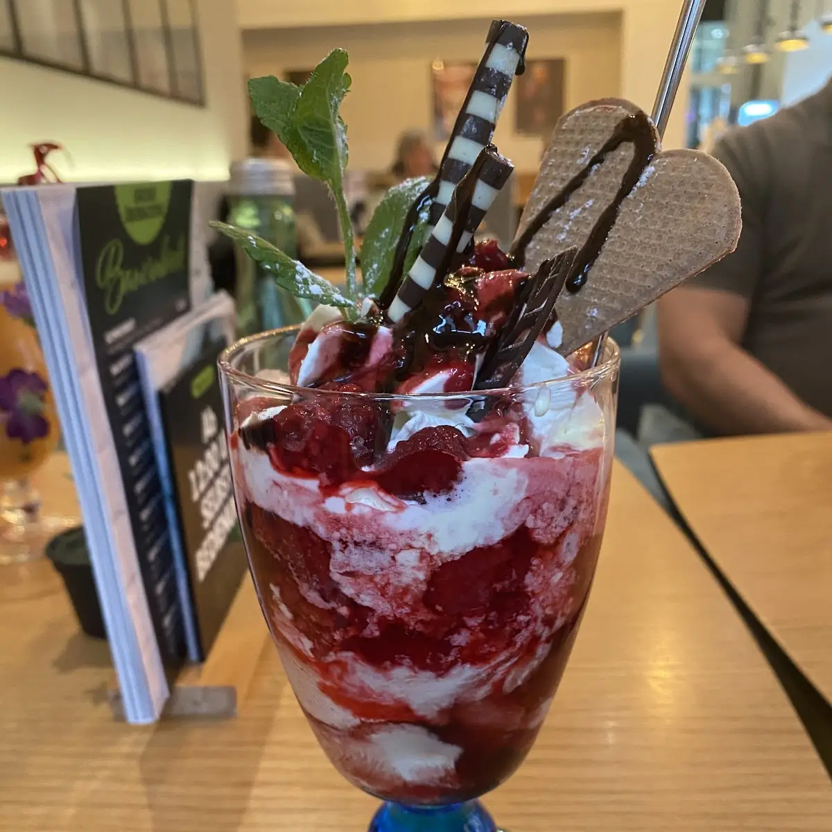 Heiße Früchte Becher