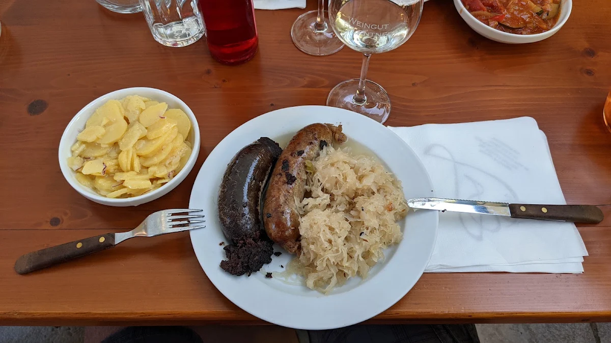 Blutwurst Und Leberwurst Mit Sauerkraut
