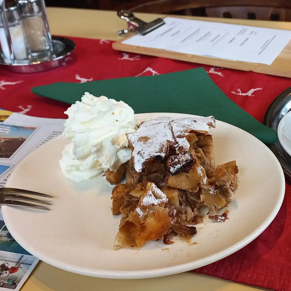 Apfelstrudl Mit Schlag