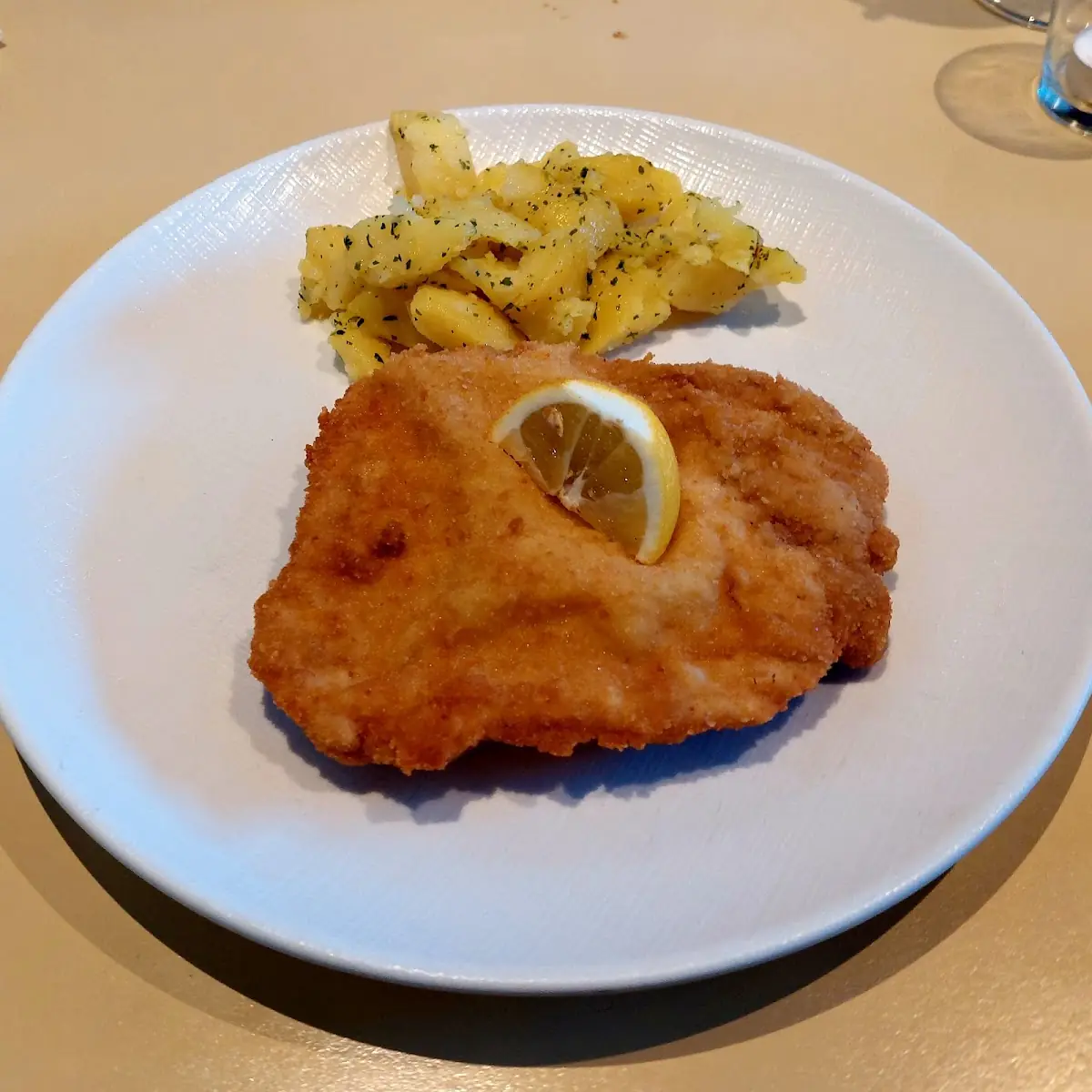 Kleines Wiener Schnitzel Mit Petersilkartoffel