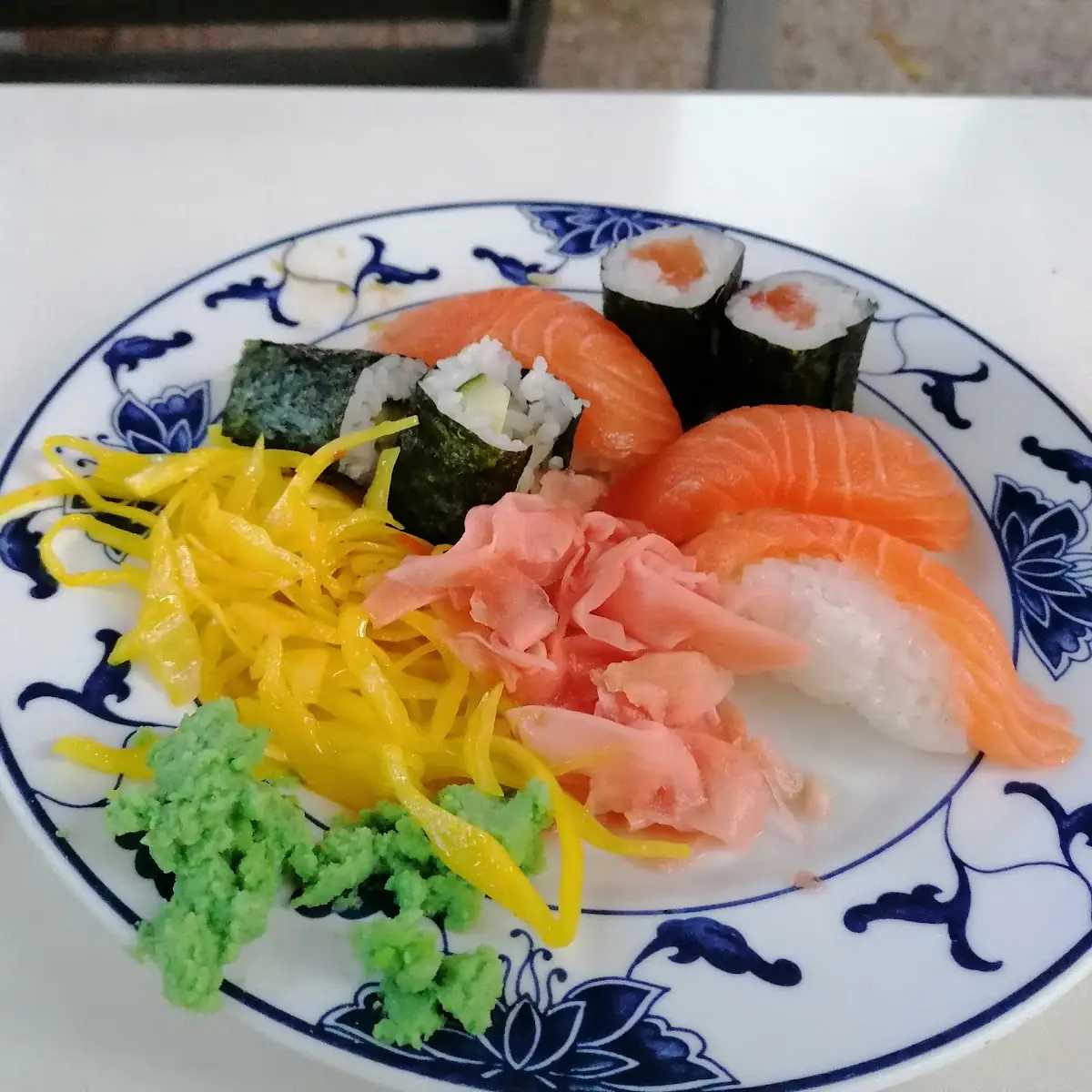 Sushi Und Salat Vom Buffet