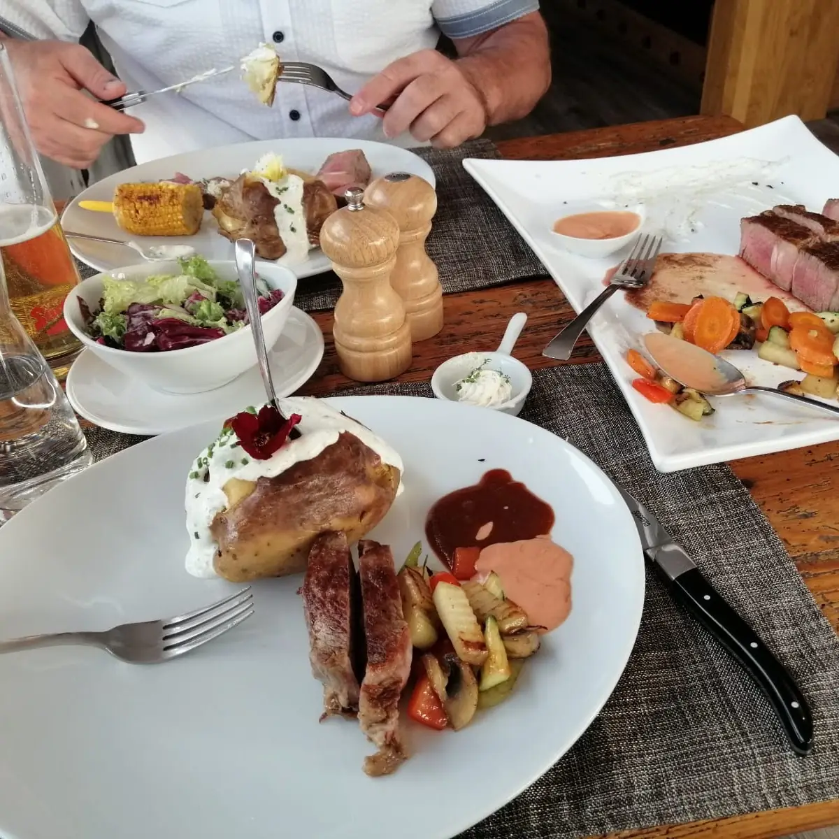 Grillplatte RIP Eye Steak 600gr Mit Backkartoffel U Source Creme Grillmaiskolben